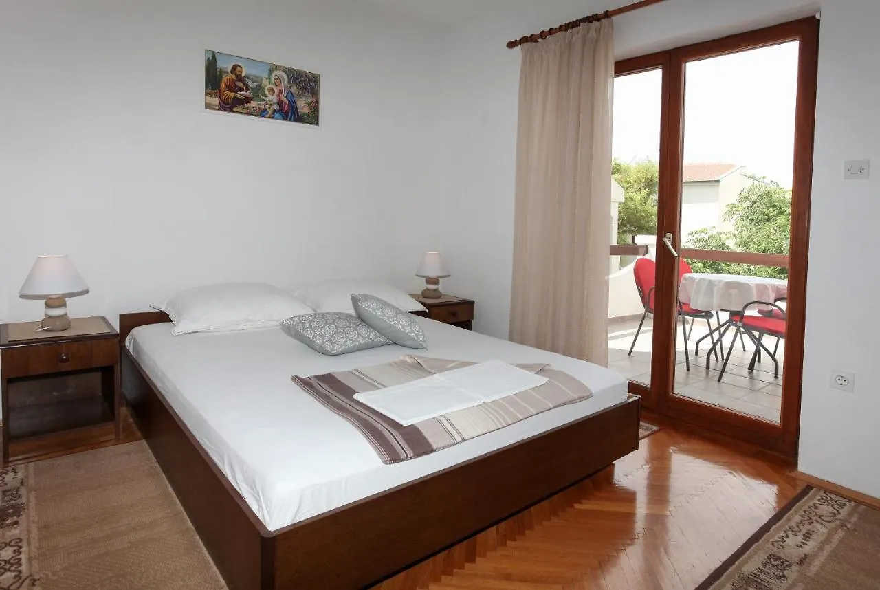 Apartments Spavalo Pag Town