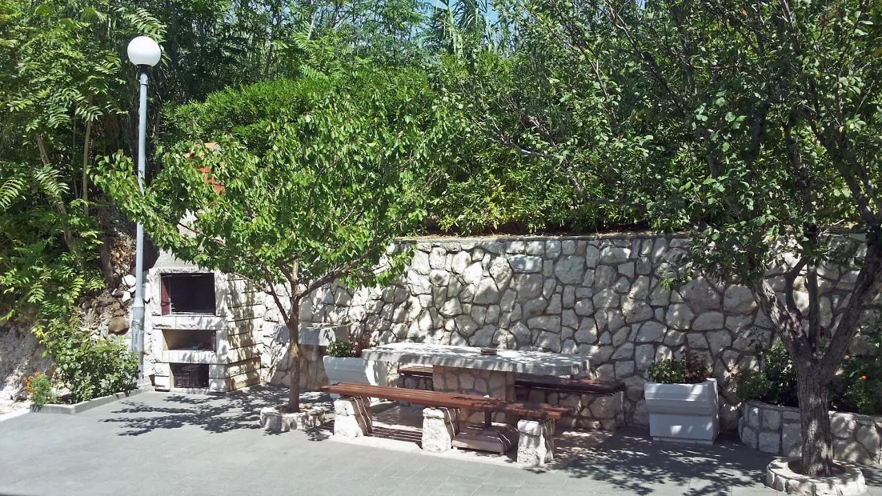 Apartments Spavalo Pag Town