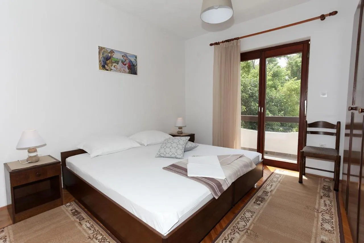 Apartments Spavalo Pag Town