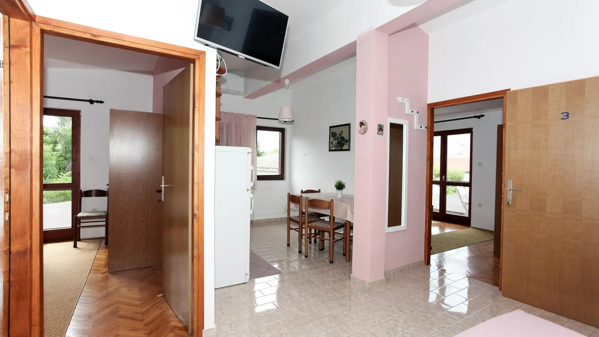 Apartments Spavalo Pag Town
