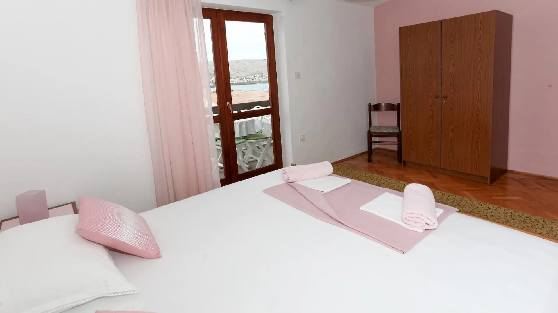 Apartments Spavalo Pag Town